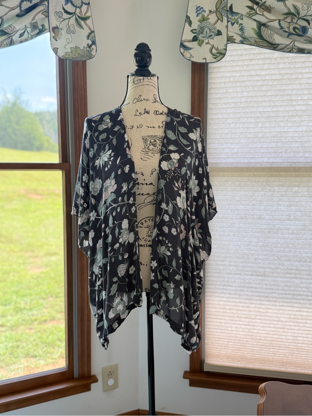 Navy Floral Open-Front Kimono Cardigan - Brand: